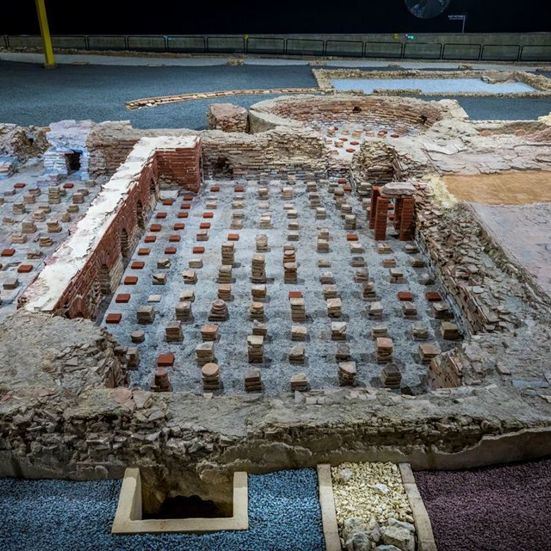 Zicht op de opgraving van het Badhuis in het Romeinse Museum Heerlen