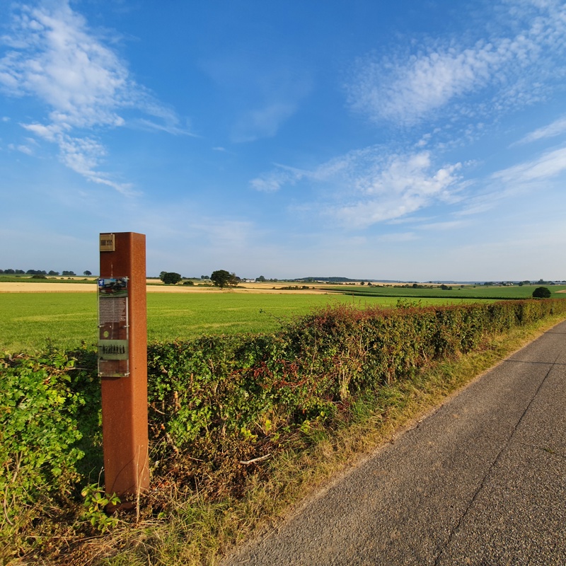 Via Belgica  bij Simpelveld met persoon lopend op pad
