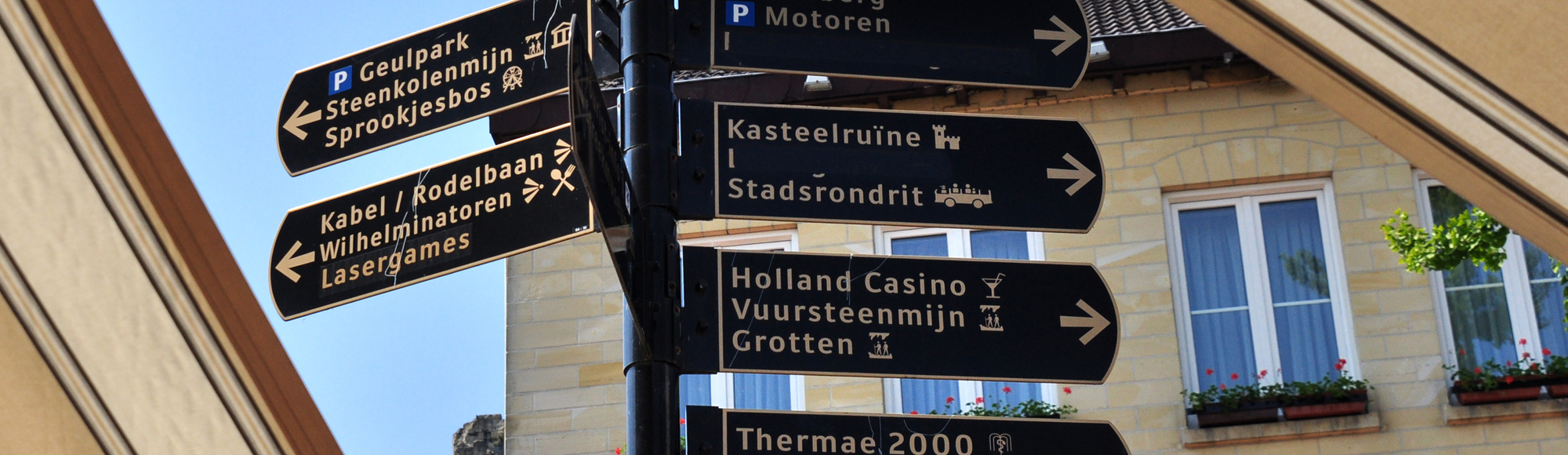 Wegwijzer in binnenstad Valkenburg