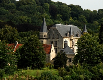 Kasteel Schaloen Tussen Bomen Copyright Hay Heuts