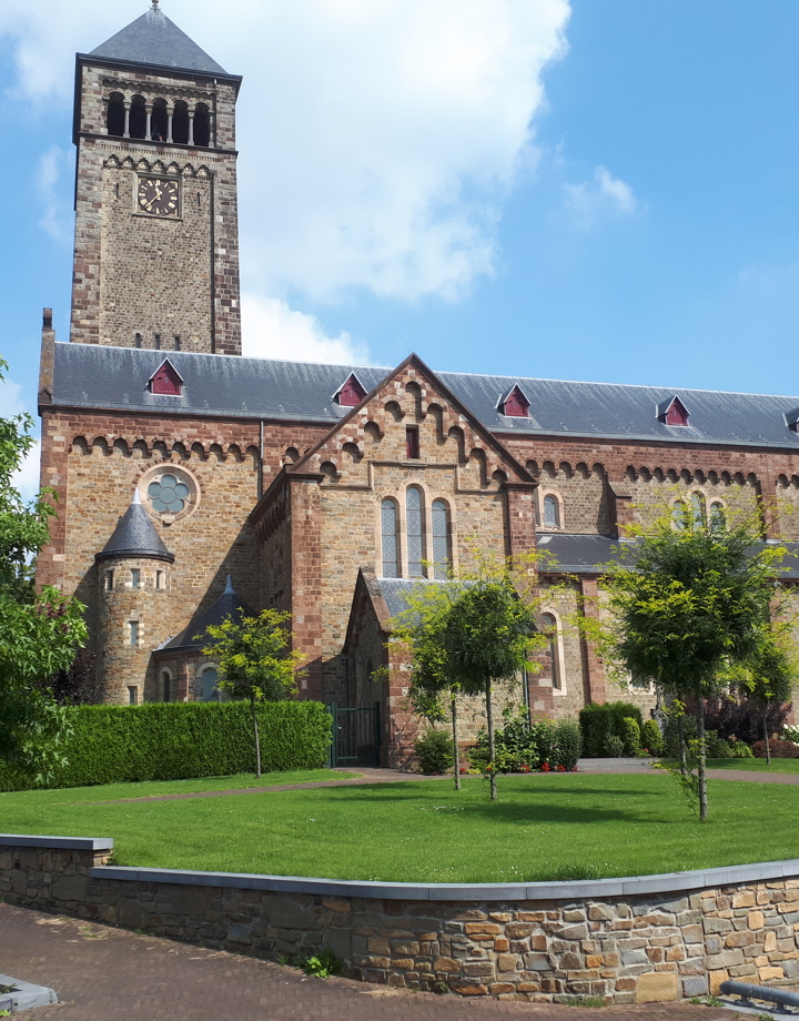 Buitenaanzicht van de Martinuskerk in Beek 