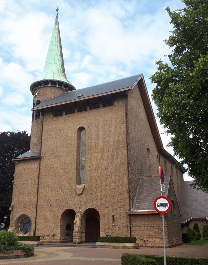 Hubertuskerk in Beek buitenaanzicht