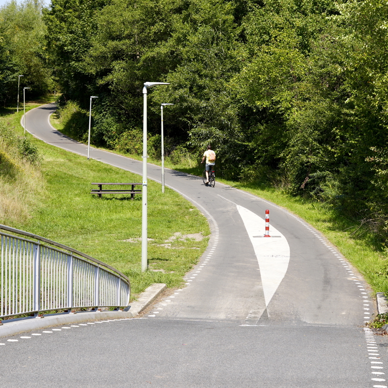 Parkstadroute slingerweg gezien vanaf brug