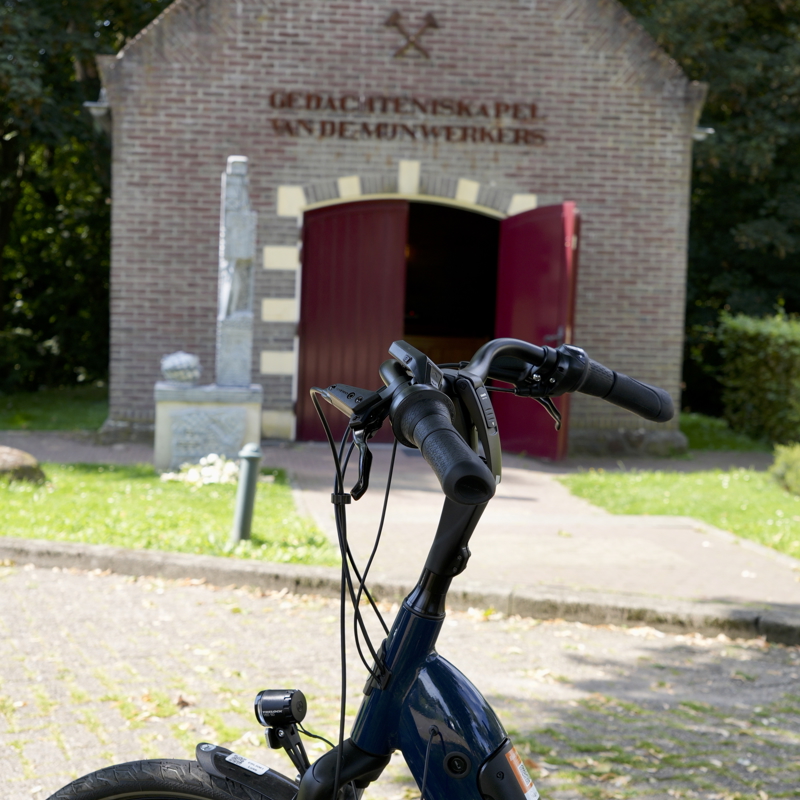 Fiets voor gedachteniskapel