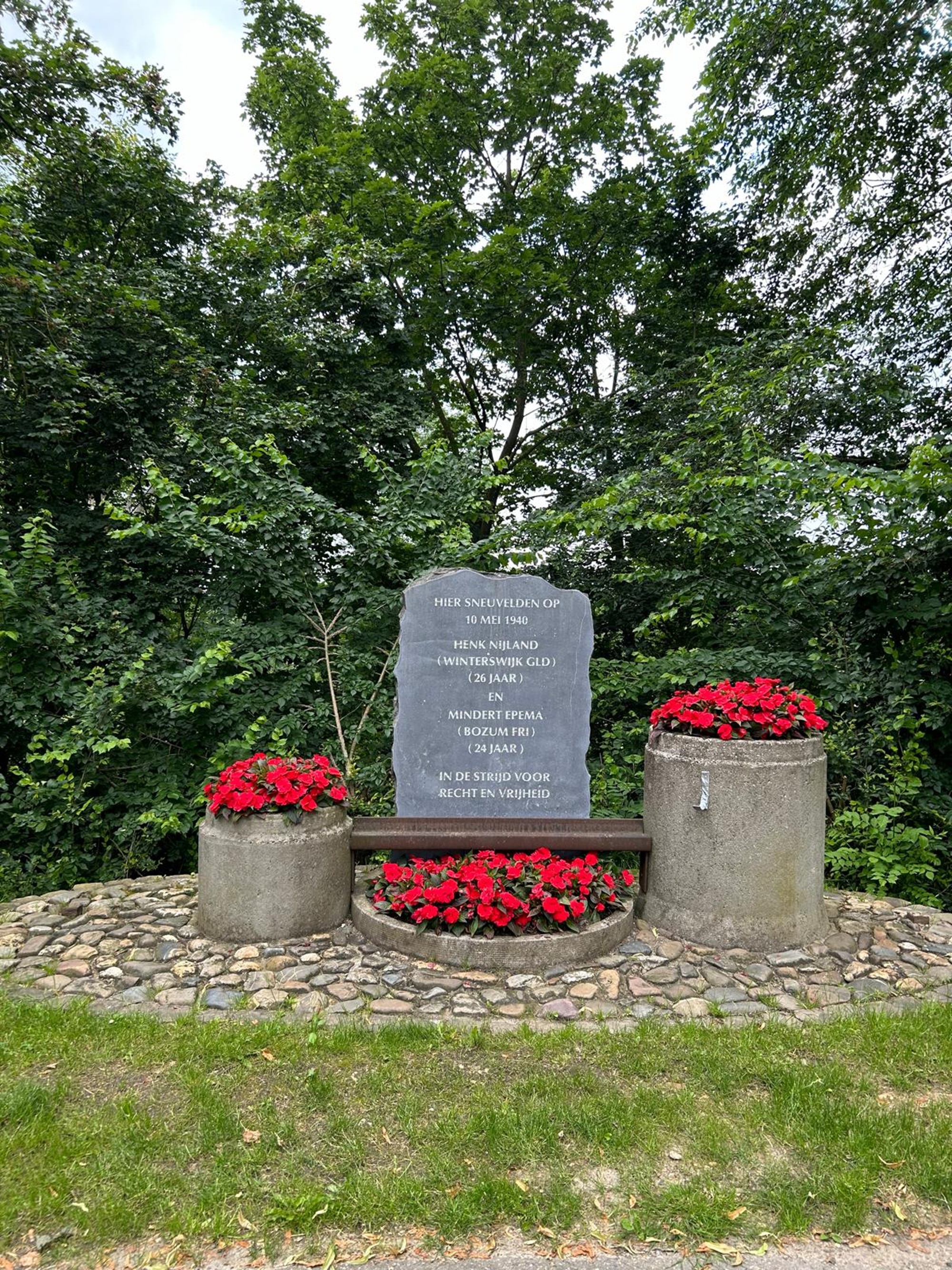 Oorlogsmonument op de brug Obbicht