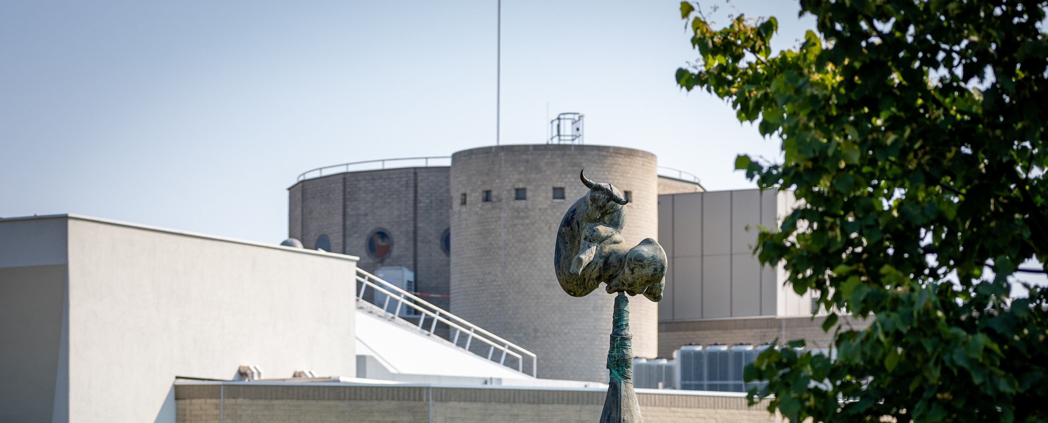 Stier op driepoot Schaesberg 