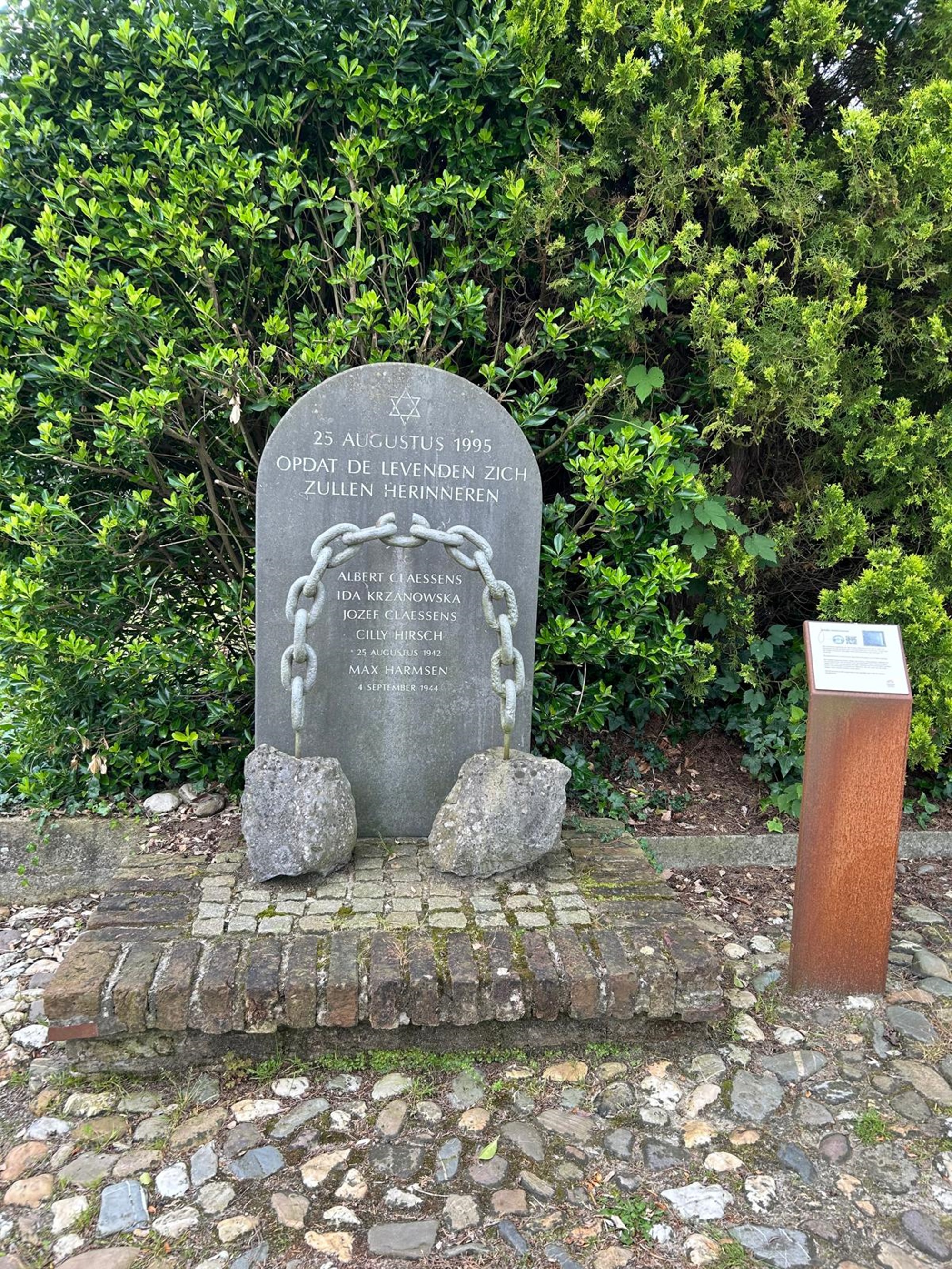 Joods monument en Stolpersteine in Obbicht