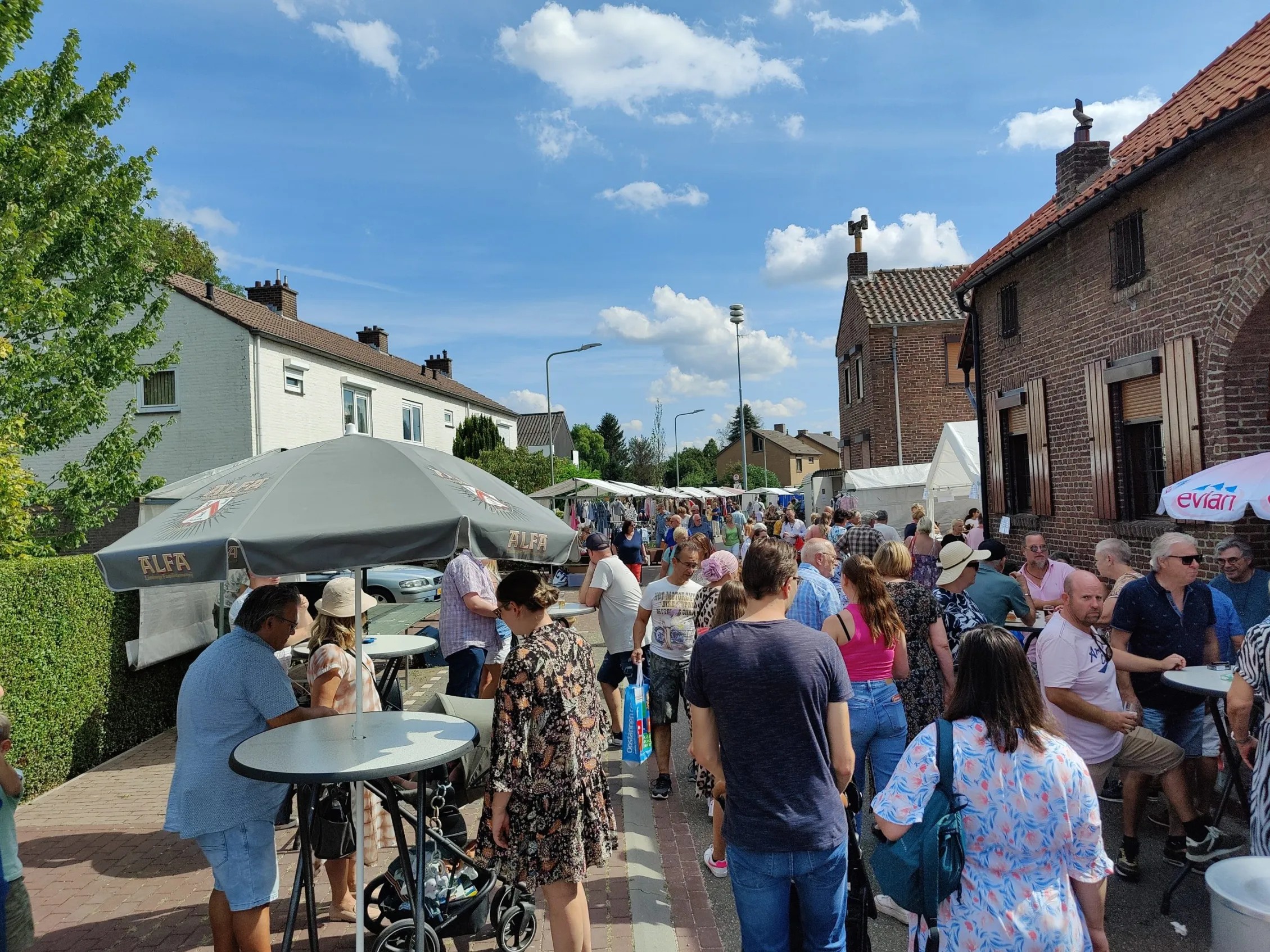 Grote Straatrommelmarkt in Schinnen